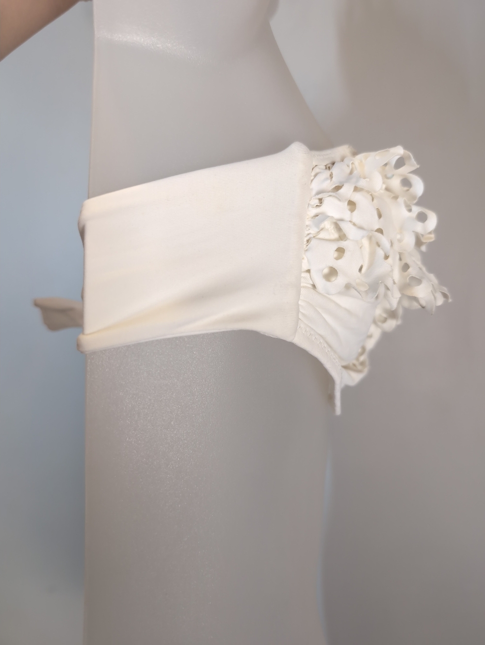 Bcbgmaxazria Luiza White Laser Cut Strapless Bikini Top Bandeau Size Small - Picture 7 of 12